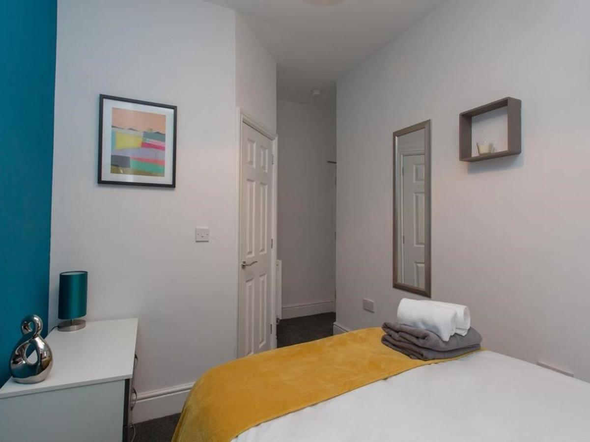 Townhouse @ 166 Ruskin Road Crewe Bagian luar foto